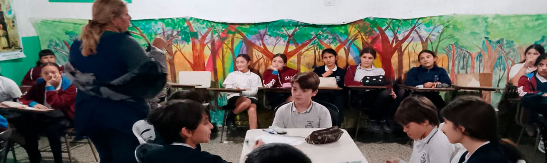 Alumnos en clase de informática